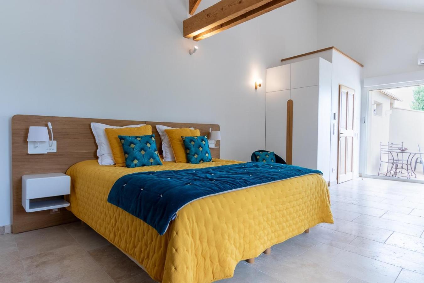 Bed and Breakfast Mas des Tourterelles Jonquieres  Exterior foto