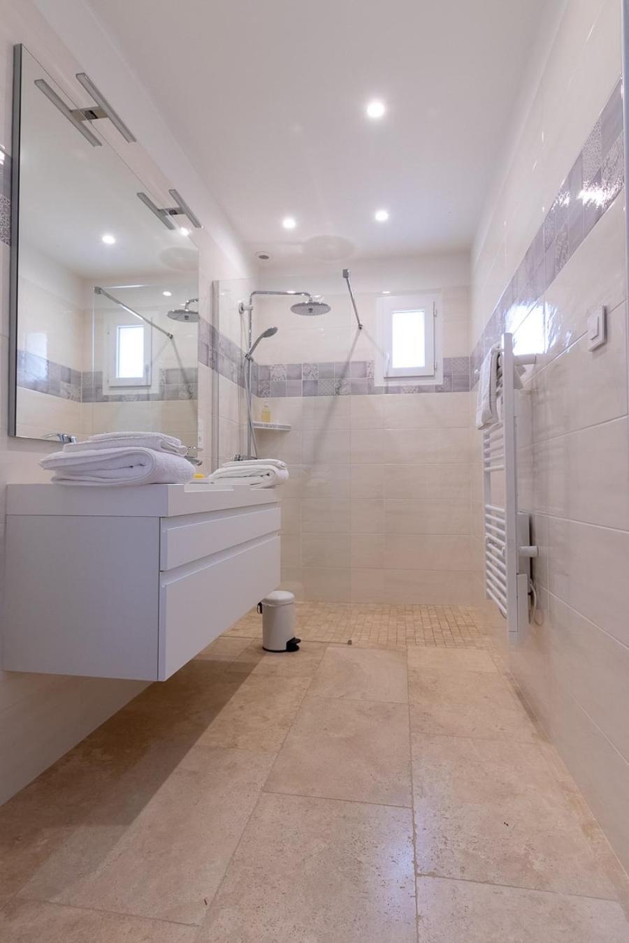 Bed and Breakfast Mas des Tourterelles Jonquieres  Exterior foto